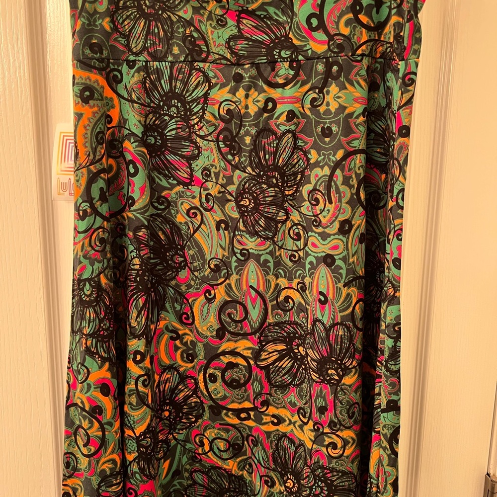 LuLaRoe Azure Skirt in Green pattern. 2XL. NWT